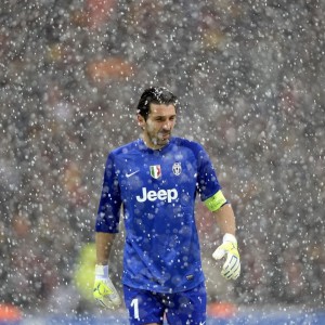 开云官网-詹姆斯绝世助攻引爆全场！爆冷击败利物浦改写英超格局，绝世助攻爆冷利物浦！詹姆斯一击改写英超争冠格局